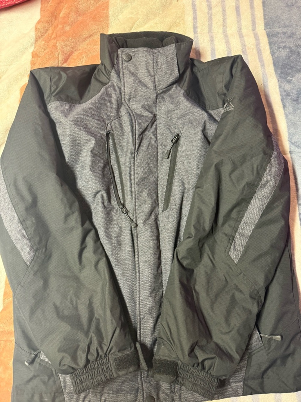M ZeroXposur Men's Gray & Black Coat